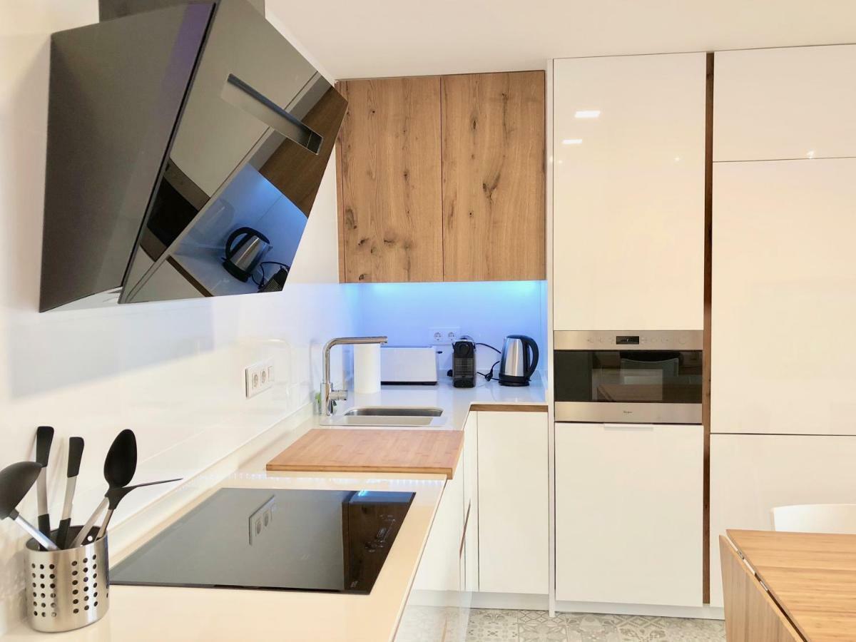 Apartamento Moderno Nautilus Apartment ซาลอว์ ภายนอก รูปภาพ